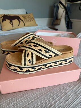 TWO-TONE RAFFIA PLATFORM SANDALS - ECRU - NKN